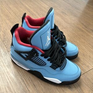 Travis Scott REPS. Size 7 male which is size 8.5 female